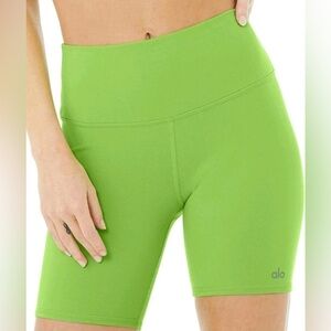 ALO Yoga Women's HIGH-WAIST BIKER SHORT - GREEN APPLE XS
